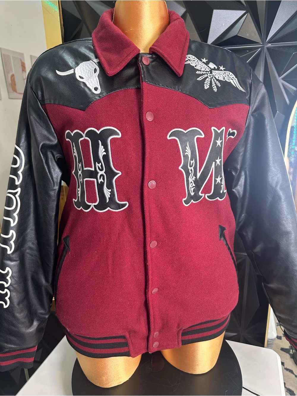 🔥🧥Vintage Men's Maroon and Black Varsity Jacket